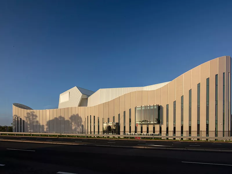 Zergatik da garrantzitsua altzairuzko egituraren antzokiaren eraikina arkitektura modernoan?