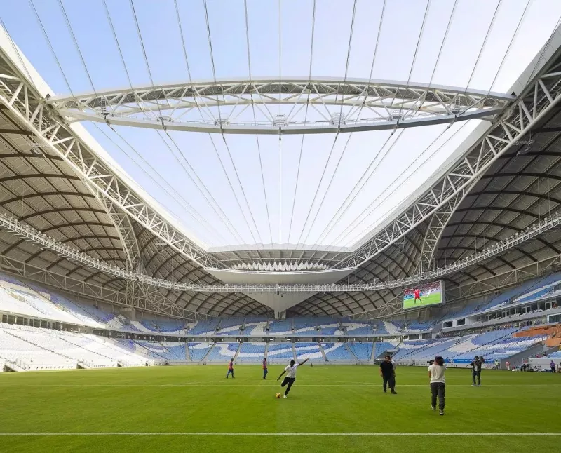 Estadioaren altzairuzko egituraren eraikuntza